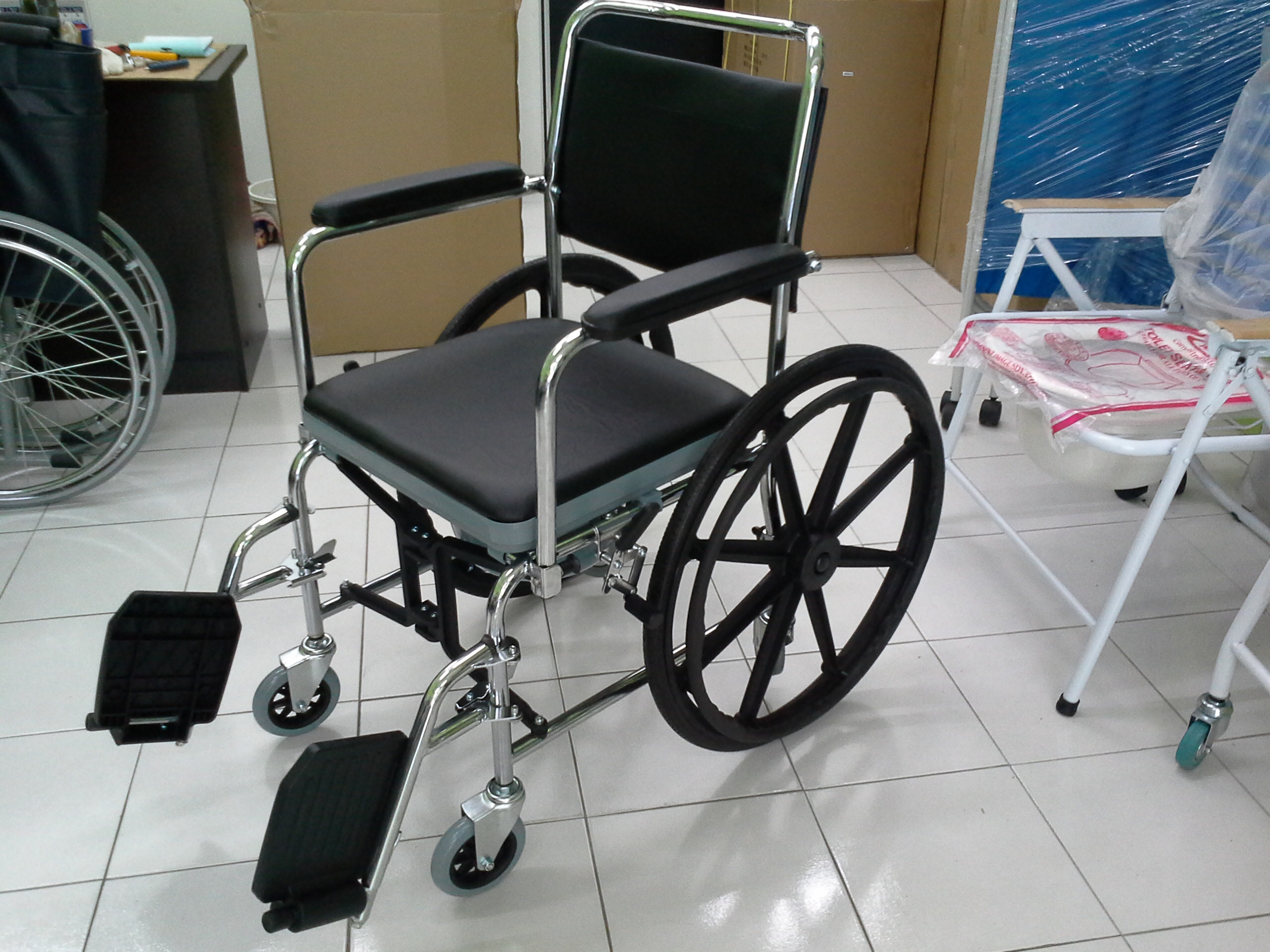 3 in 1 Commode Wheelchair 689B