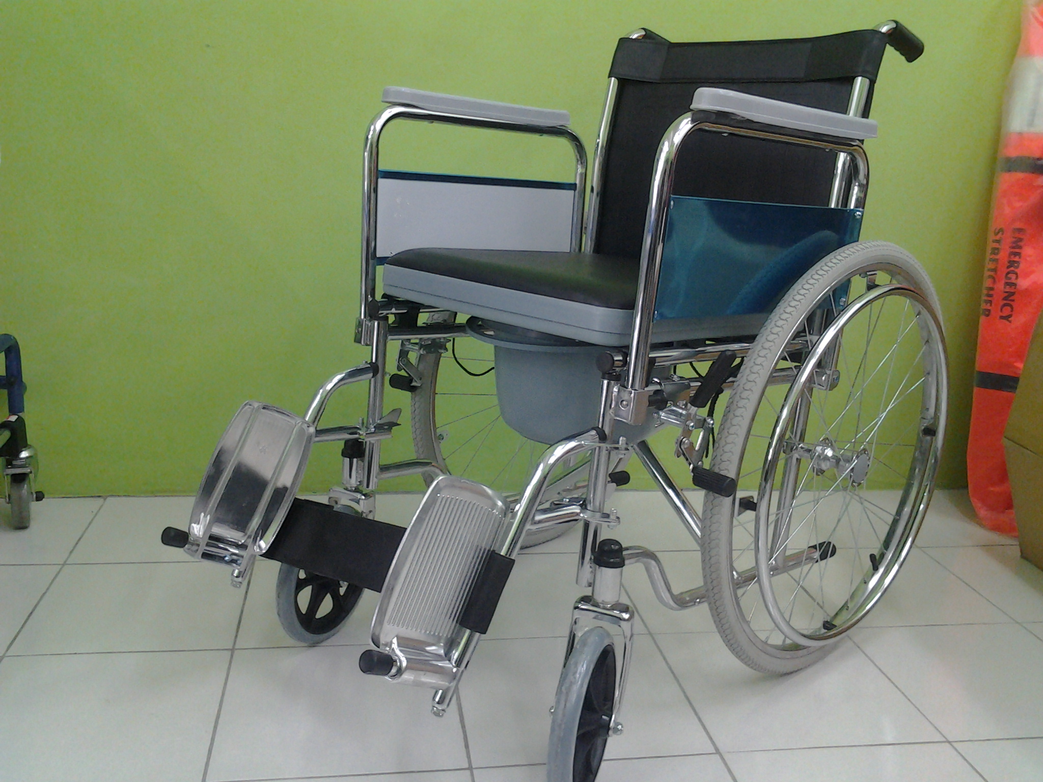 Commode Wheelchair 68