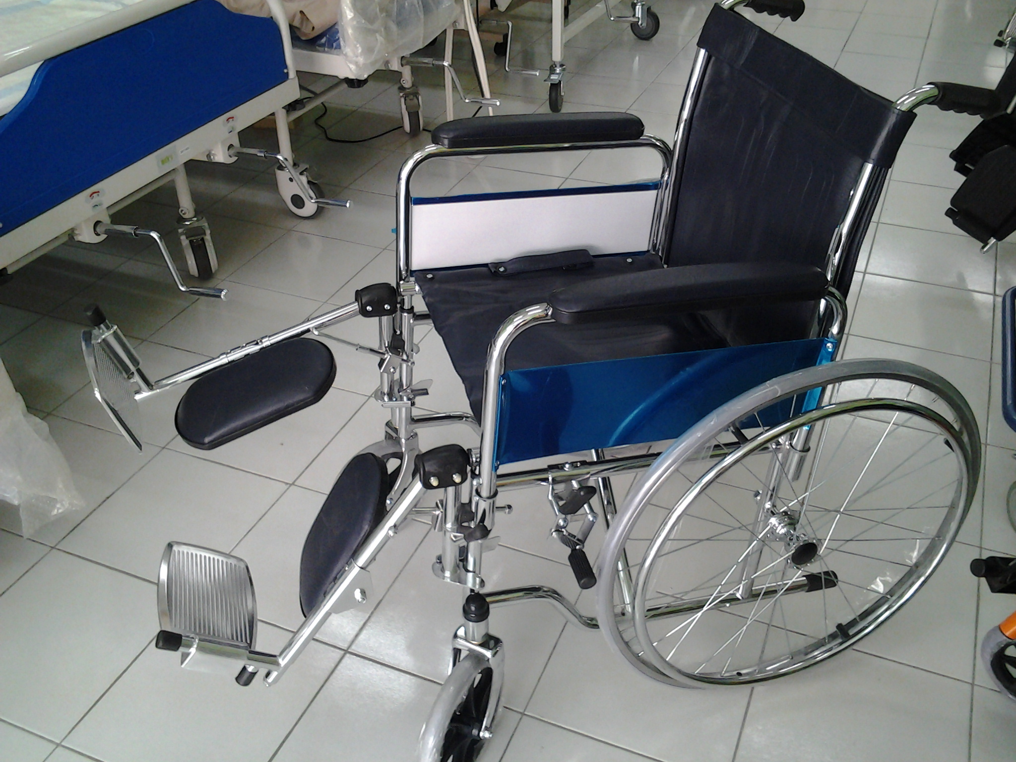 Elevating Wheelchair 902