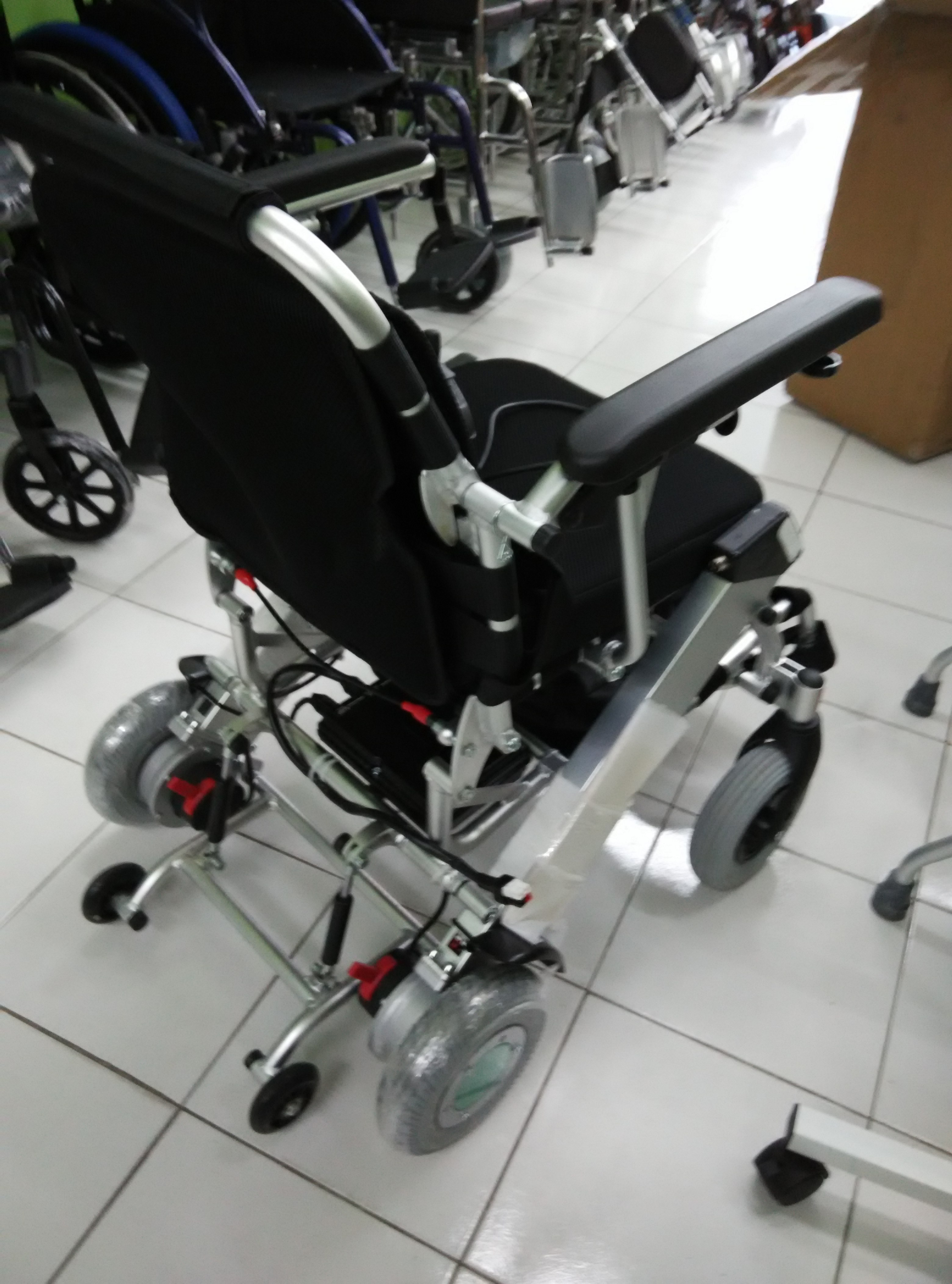 lightweight-powerchair-071