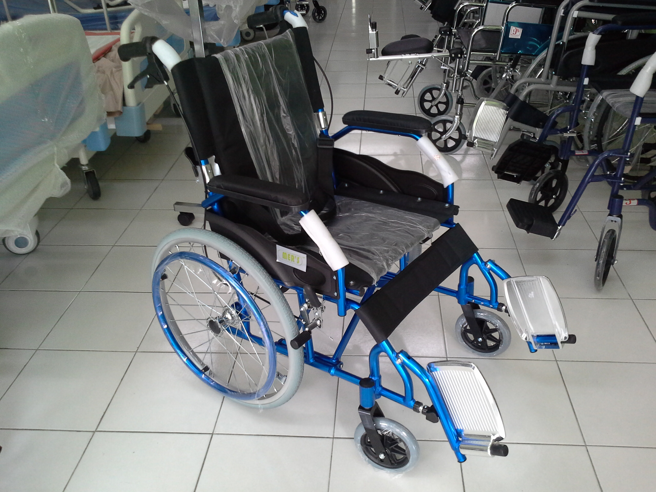 lightweight-wheelchair-863l