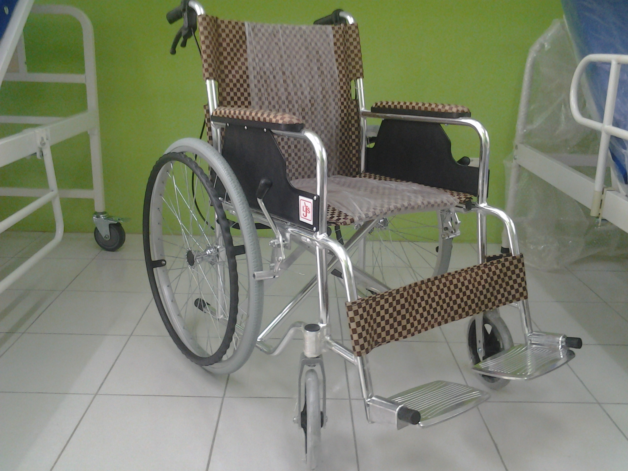 lightweight-wheelchair-874l