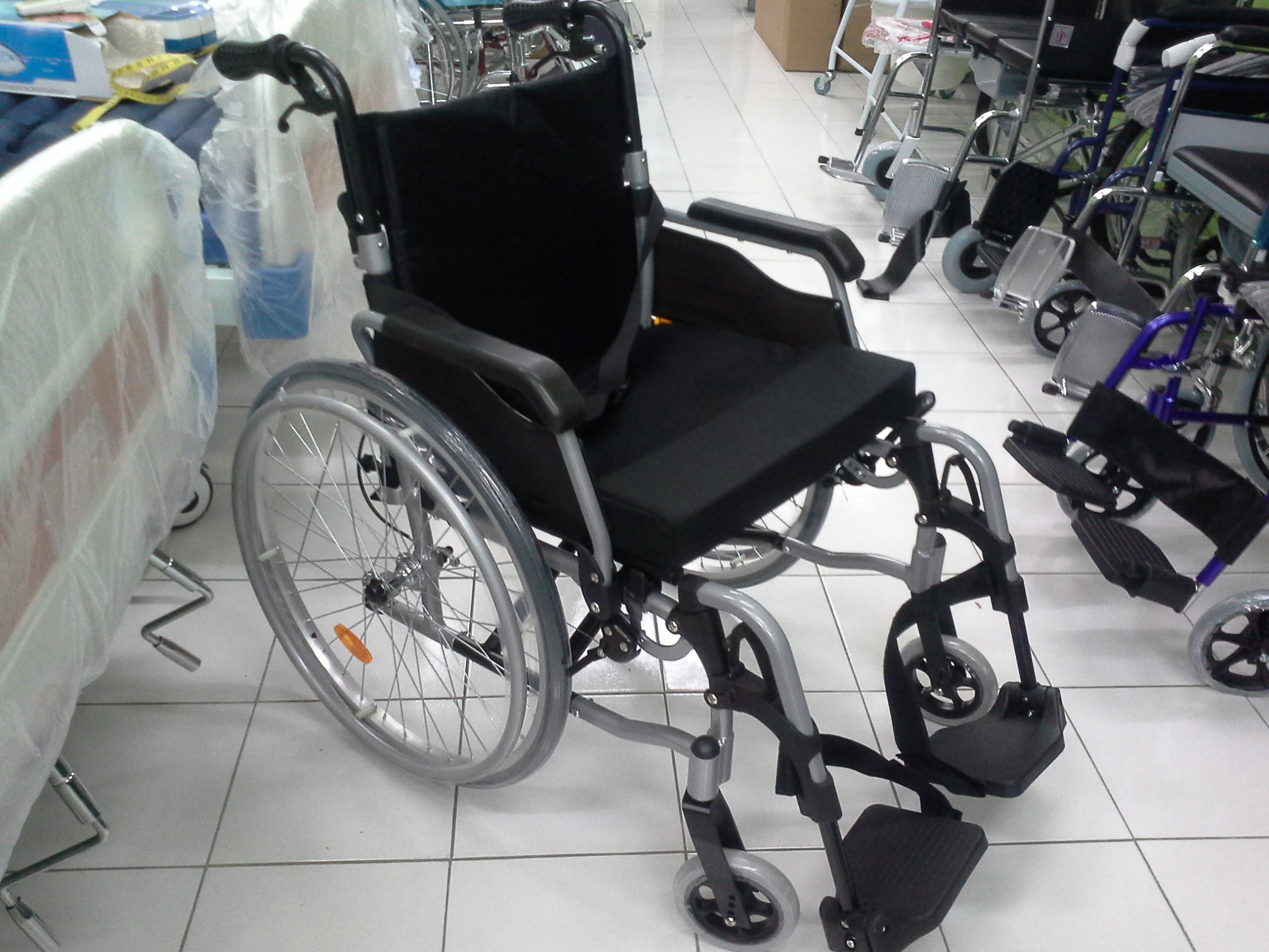 QR Lightweight Wheelchair 4636L