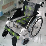 standard-lightweight-wheelchair-868l