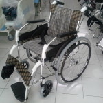 standard-lightweight-wheelchair-868l3