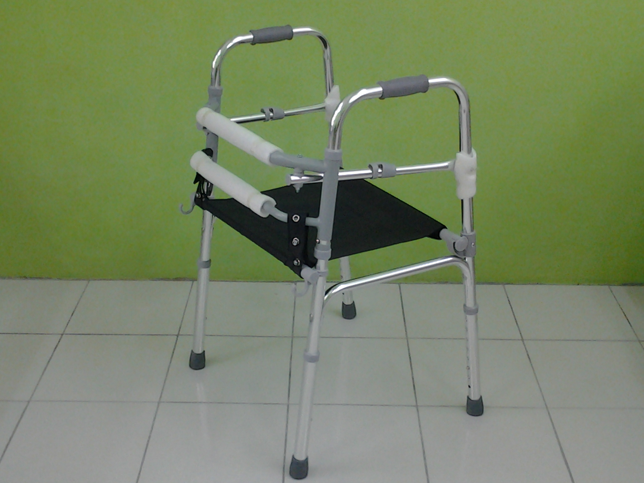 Delux Folding Walker With Seat 961L